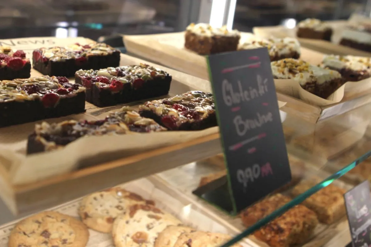 Display of gluten-free brownies with berries and chocolate chip cookies at Pure Deli in Kópavogur.