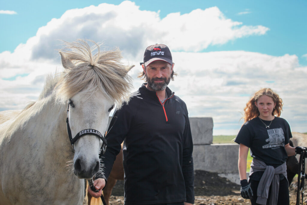Guðmar prepairing a group ride.
