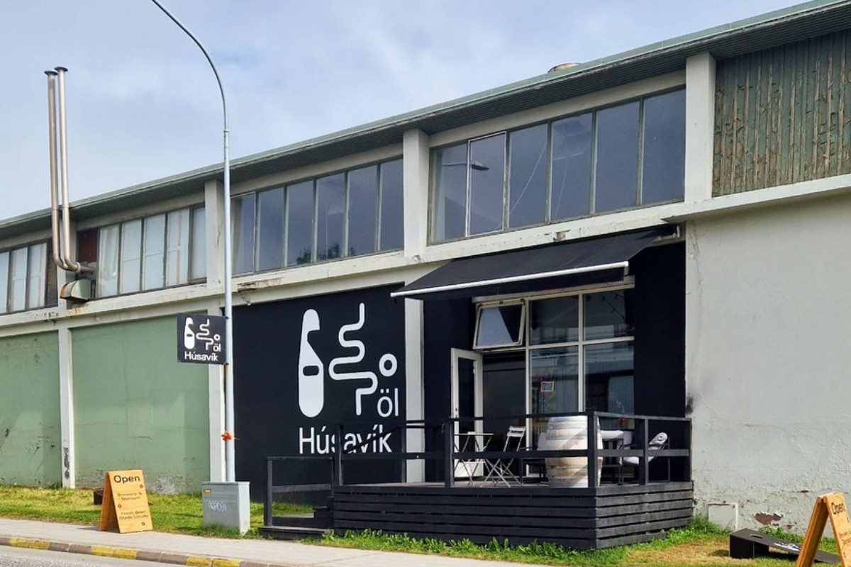 Exterior of Húsavík öl brewery in Húsavík, recommended by Handpicked Iceland.