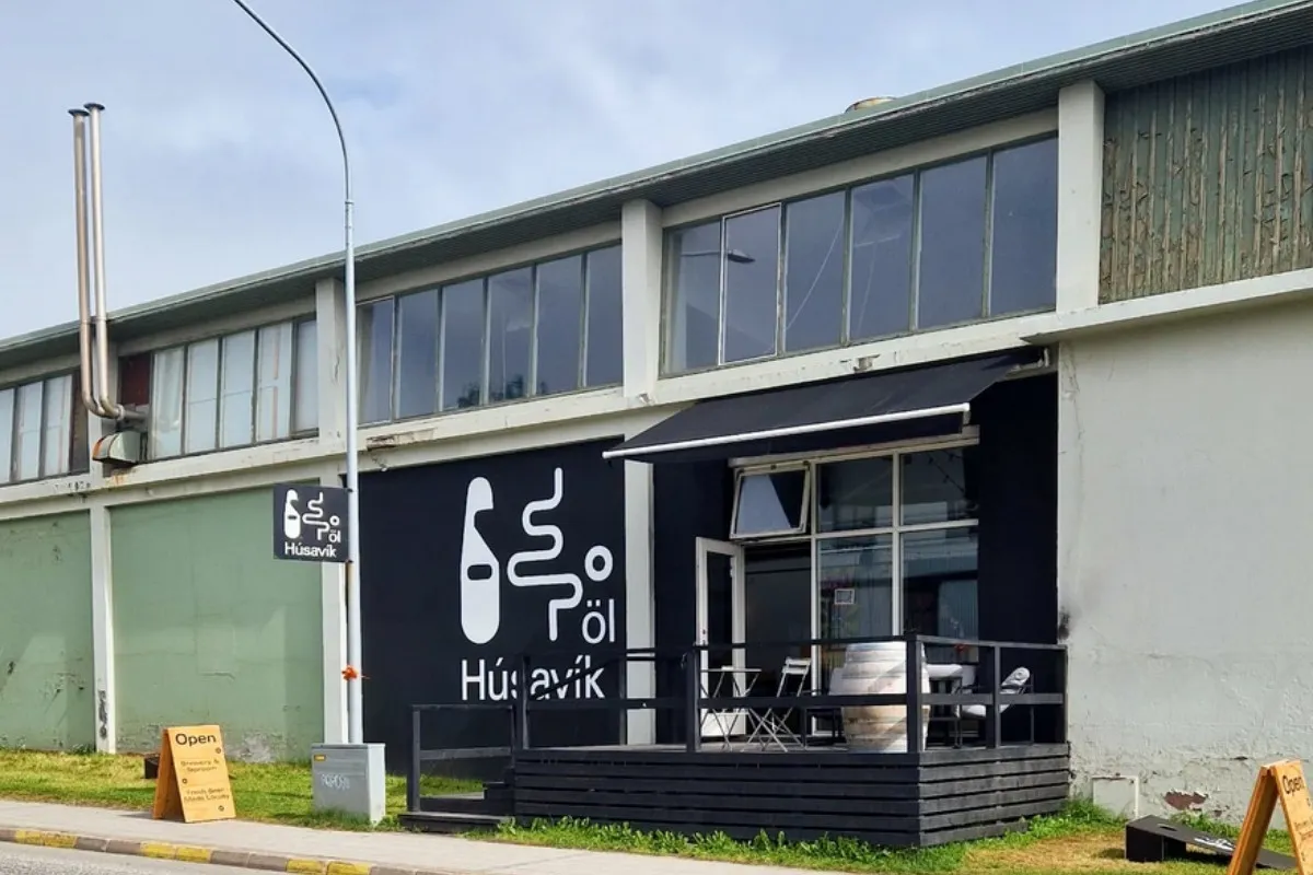 Exterior of Húsavík öl brewery in Húsavík, recommended by Handpicked Iceland.