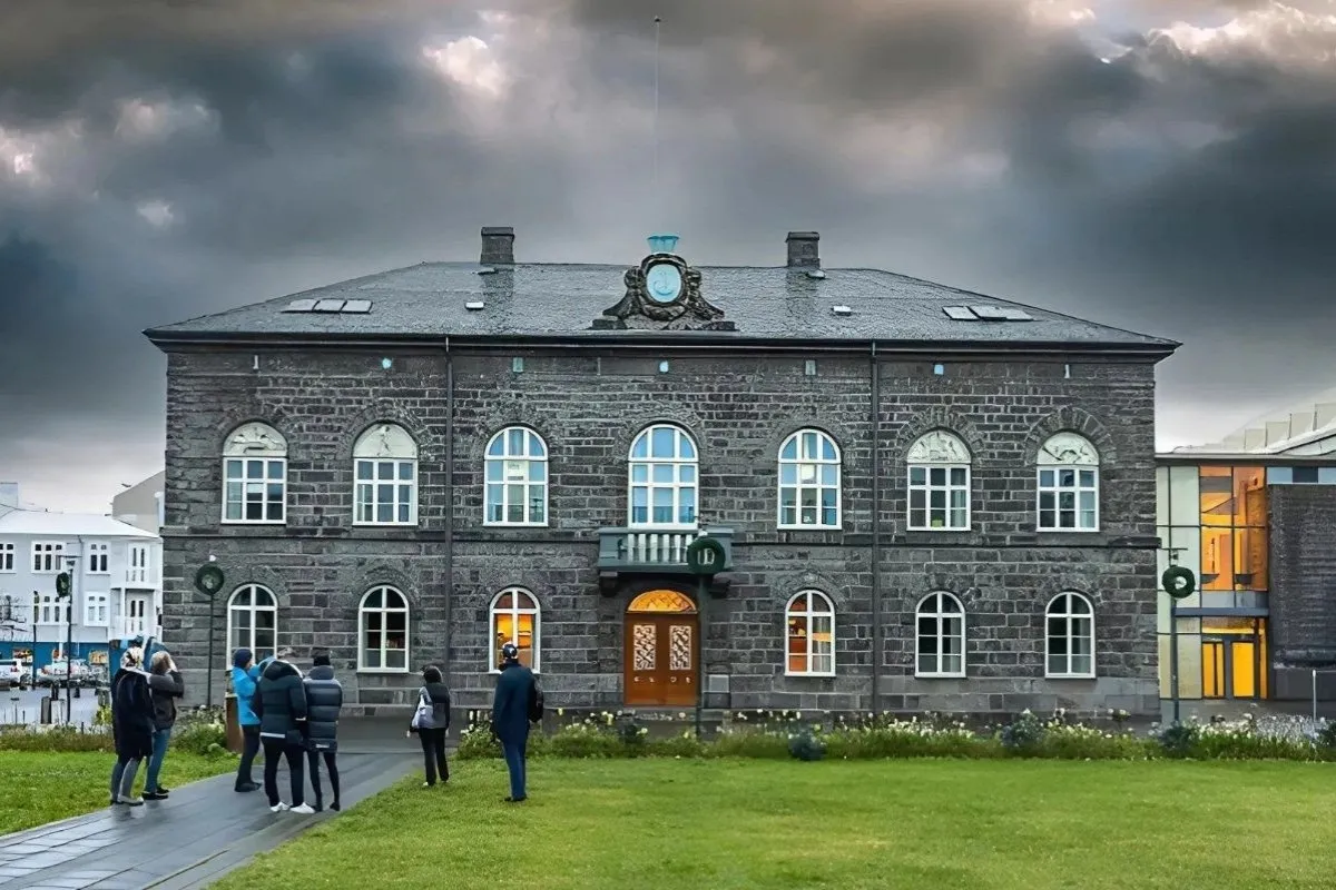 Guided city walking tour at the historic Iceland Parliament House with Your Friend in Reykjavik.
