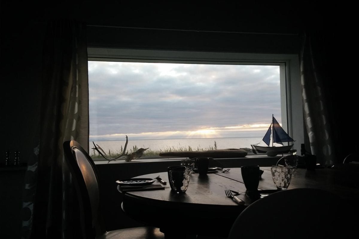 Dining with a sunset view over the ocean at Brimslóð Atelier in Blönduós.