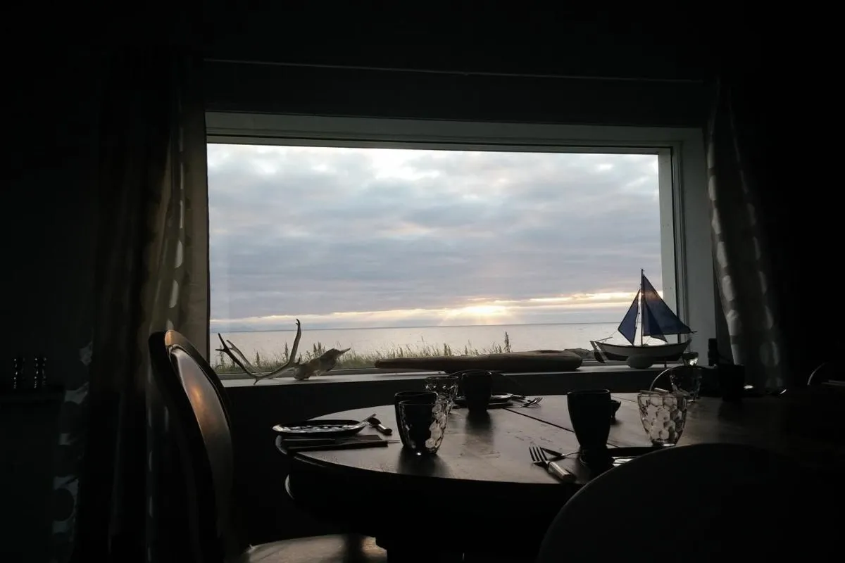 Dining with a sunset view over the ocean at Brimslóð Atelier in Blönduós.