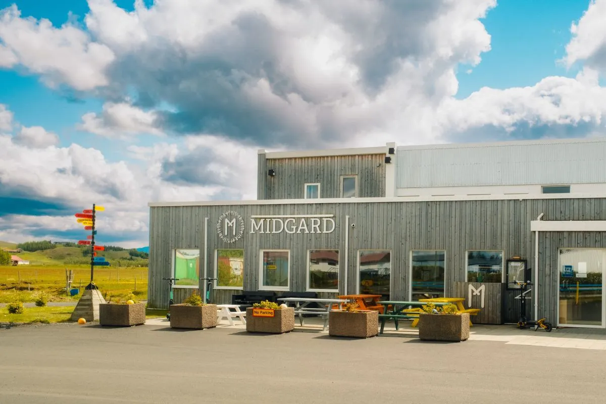 Exterior view of Midgard Restaurant and Base Camp in Hvolsvöllur
