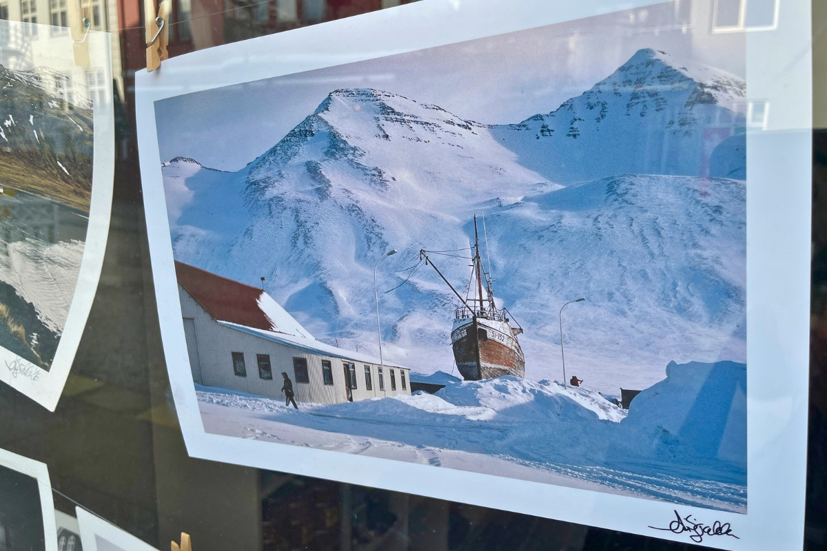 Photo print of a stranded ship in a snowy Icelandic landscape at Fótógrafí