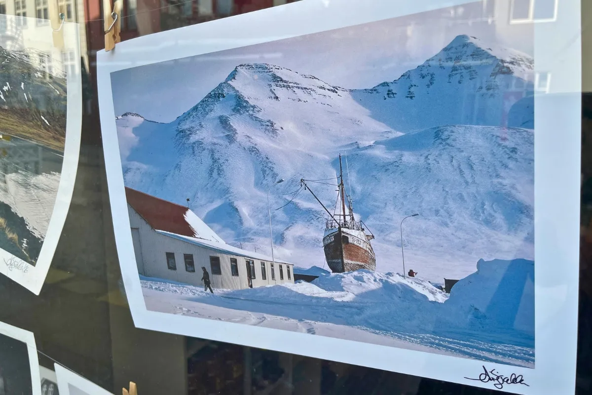 Photo print of a stranded ship in a snowy Icelandic landscape at Fótógrafí