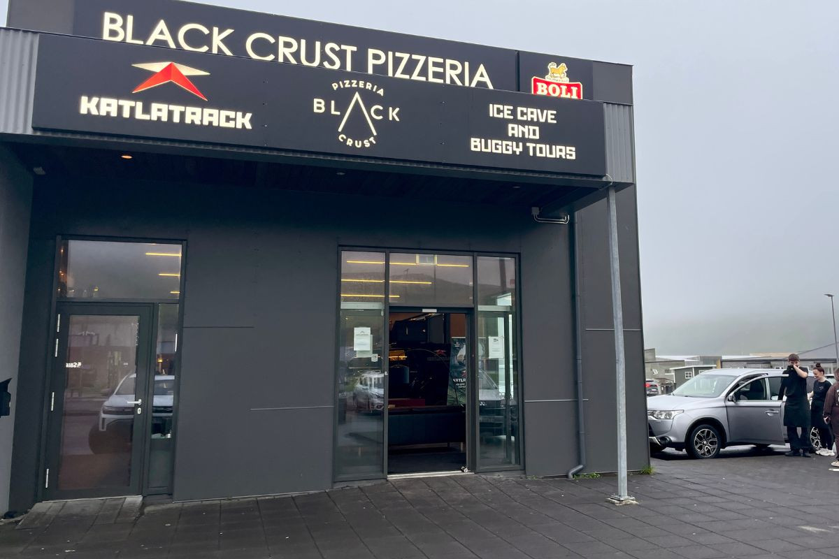 Black Crust Pizzeria in Vík, South Iceland