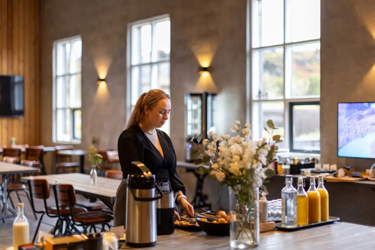 es. Breakfast buffet setup inside Hlaðan Restaurant.