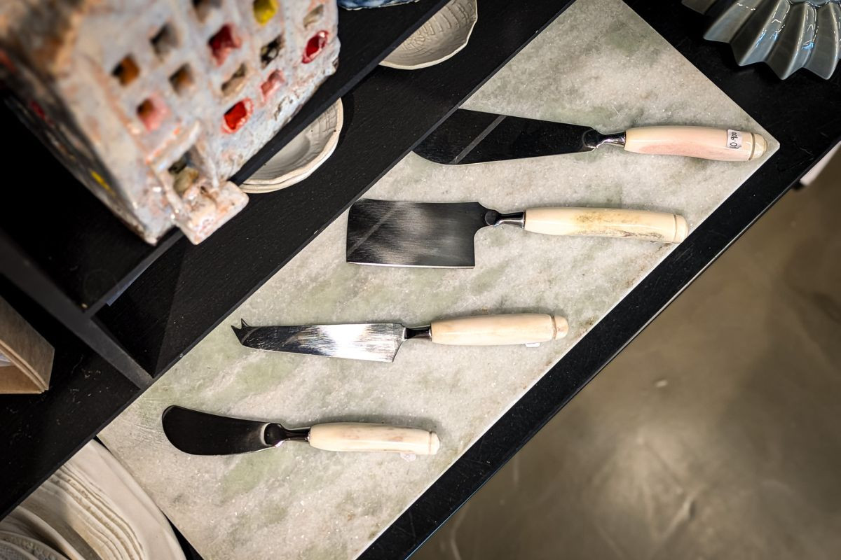 Handmade ceramic tools at Hús Handanna in Egilsstaðir.