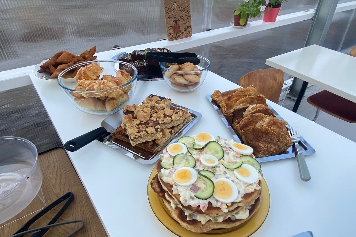 Homemade Icelandic treats and waffles at Gróðurhúsið Starrastöðum in Starrastaðir.