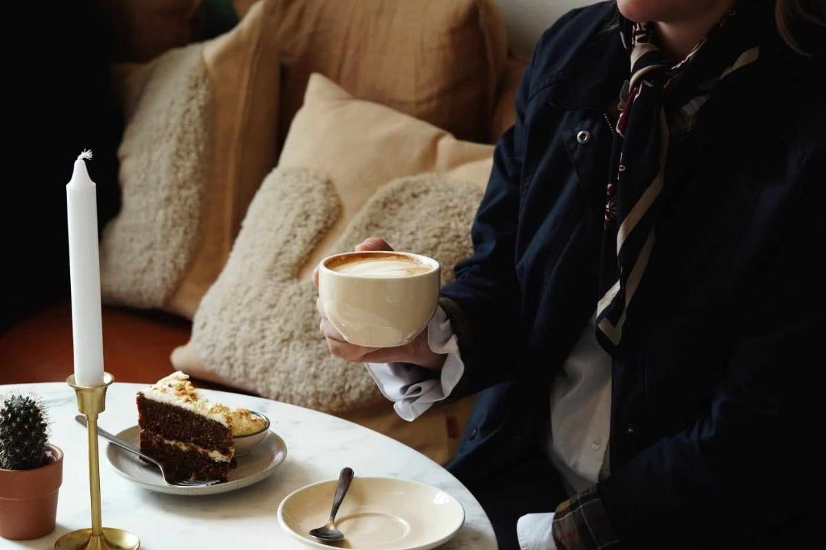 Coffee and dessert at Kaktus Espressobar cafe.