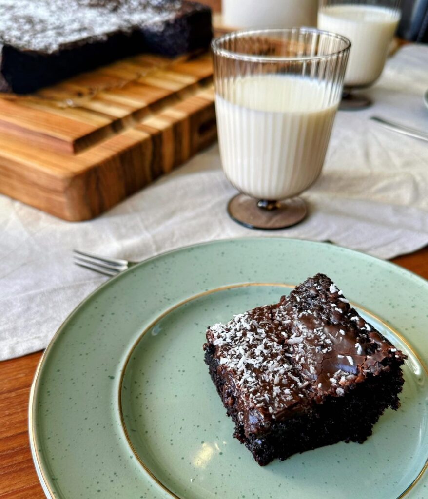 Chocolate milk and brownie made with Hreppamjólk dairy products.