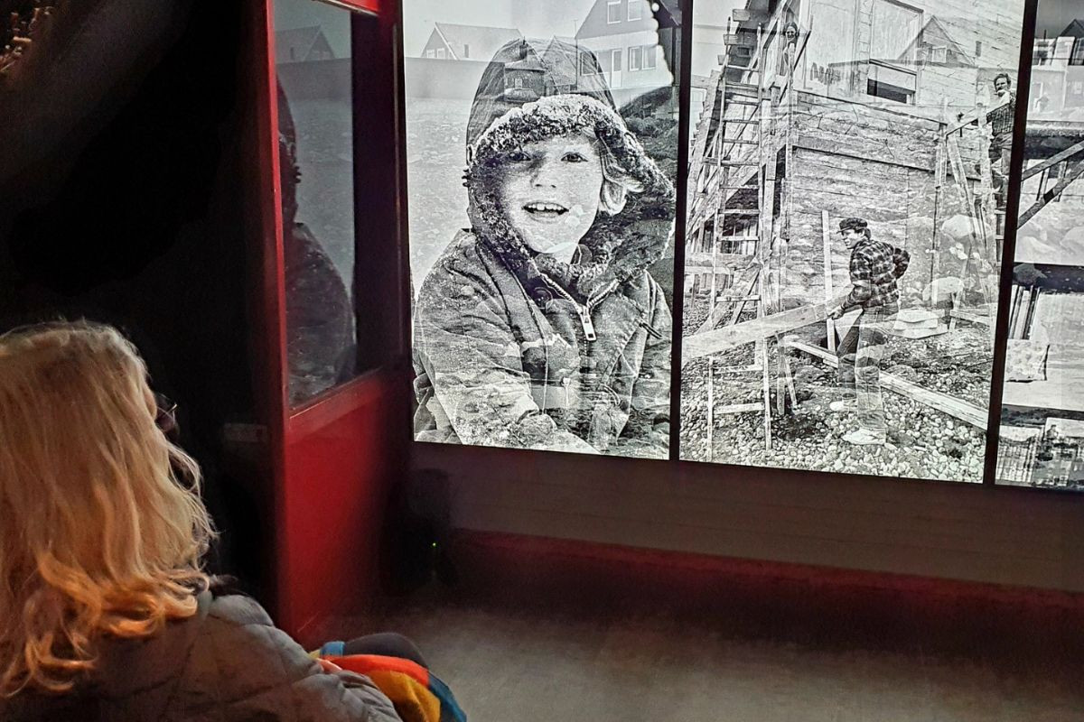 Digital archives and photography display.