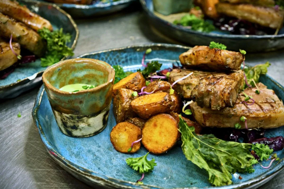 Grilled meat platter served with roasted potatoes at Hraunsnef Steakhouse in Borgarnes, recommended by Handpicked Iceland.