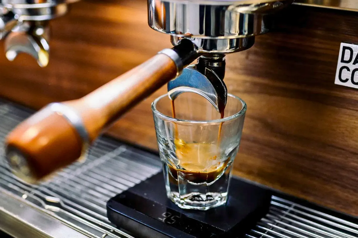 Espresso pouring into a glass at Kaffi Ó-le