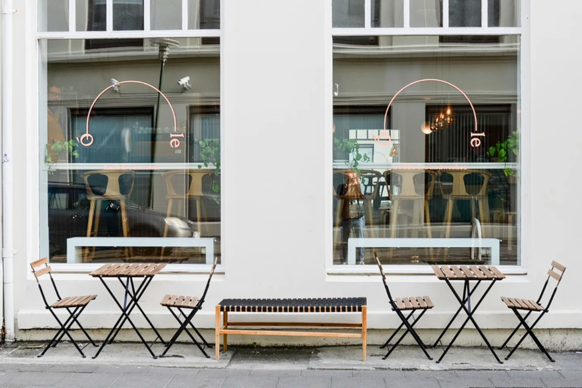 Kaffi Ó-le storefront with outdoor seating in Reykjavík